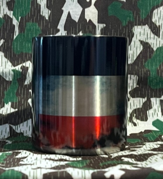 Edelstahltasse mit Karabinerhakengriff - schwarz-weiß-rot - vintage Edelstahltasse mit Karabinerhakengriff - schwarz-weiß-rot - vintage