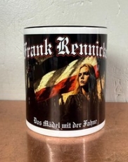 Tasse - schwarz - Frank Rennicke - Das Mädel mit der Fahne