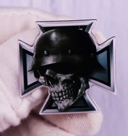 Pin - Eisernes Kreuz mit Totenkopf Pin - Eisernes Kreuz mit Totenkopf