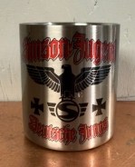 Edelstahltasse mit Karabinerhakengriff - SJ - Deustche Jungs Edelstahltasse mit Karabinerhakengriff - SJ - Deustche Jungs